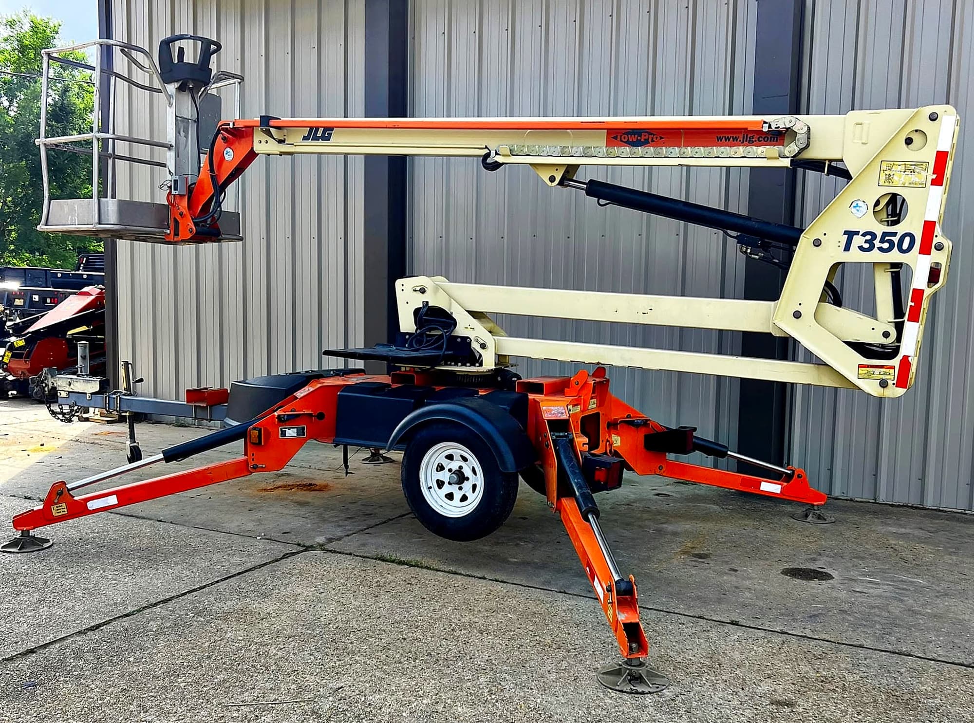 JLG T350 towable boom lift